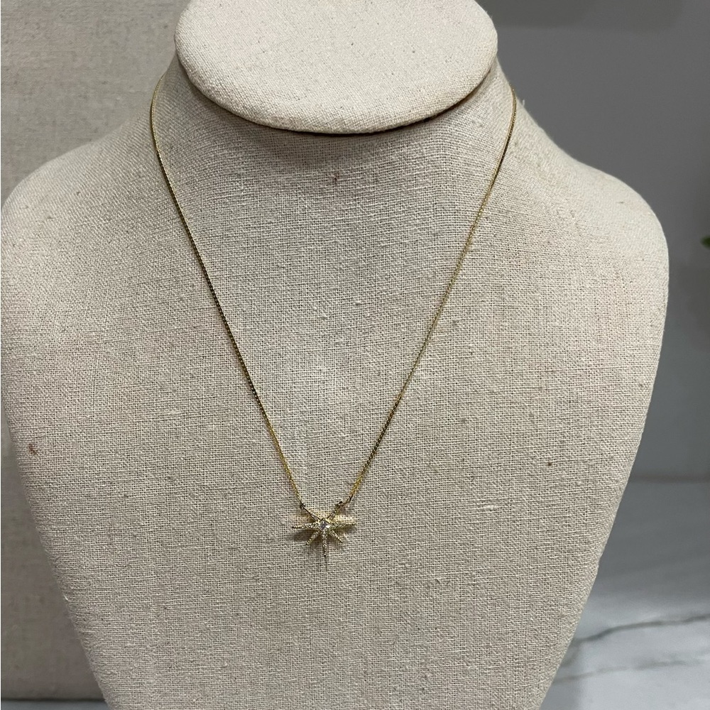 Stella & Dot Gold Starburst Pendant Necklace
